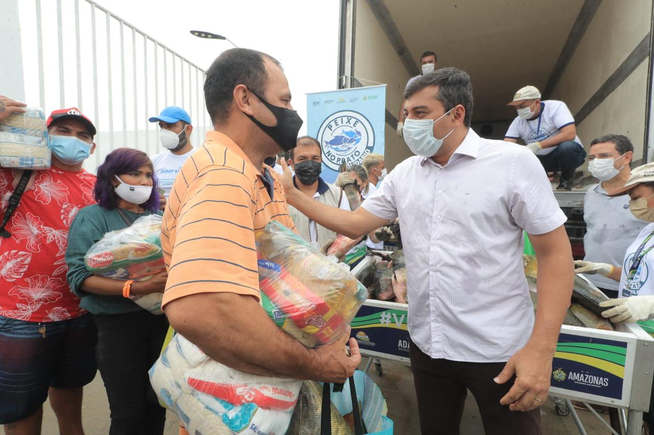 Wilson Lima encerra 'Peixe no Prato' de Natal com entrega de 10 toneladas de pescado