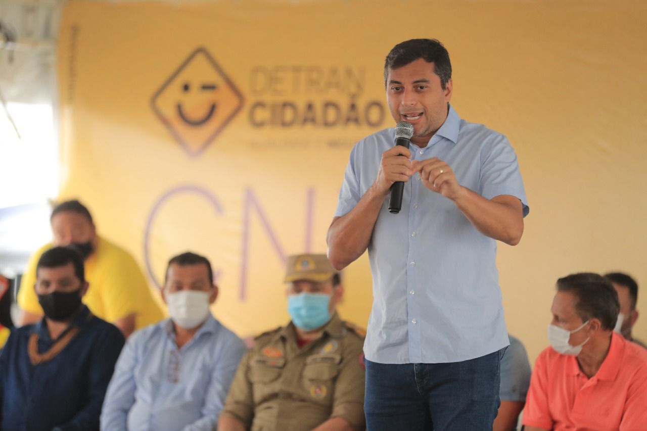 Governador Wilson Lima entrega primeiras carteiras do projeto CNH social