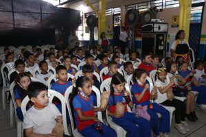 Projeto ‘Cinema na Escola’ exibe filme sobre a Amazônia para estudantes de escola estadual da zona sul de Manaus