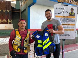 Governo do Estado entrega 65 kits de segurança para mototaxistas de São Gabriel da Cachoeira