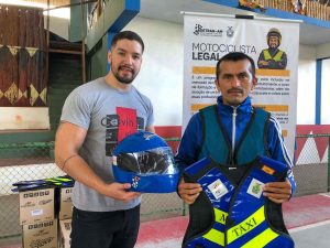 Governo do Estado entrega 65 kits de segurança para mototaxistas de São Gabriel da Cachoeira