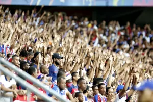 Em rivalidades regionais, o levantamento mostra o São Paulo à frente do Palmeiras, o Grêmio acima do Inter, o Cruzeiro superando o Atlético-MG e o Botafogo batendo o Fluminense em número de torcedores. O Bahia lidera entre os clubes fora do eixo Sul-Sudeste. Tem 1,7%, à frente de clubes como Botafogo e Fluminense. Fortaleza e Sport também superam o Tricolor carioca.