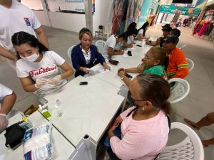 Lojistas do shopping Phelippe Daou realizam desfile de modas com sorteio de brindes e ações de saúde