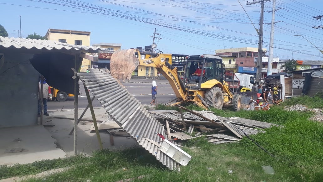 Obstrução de calçadas segue liderando ranking de irregularidade urbana da Prefeitura de Manaus