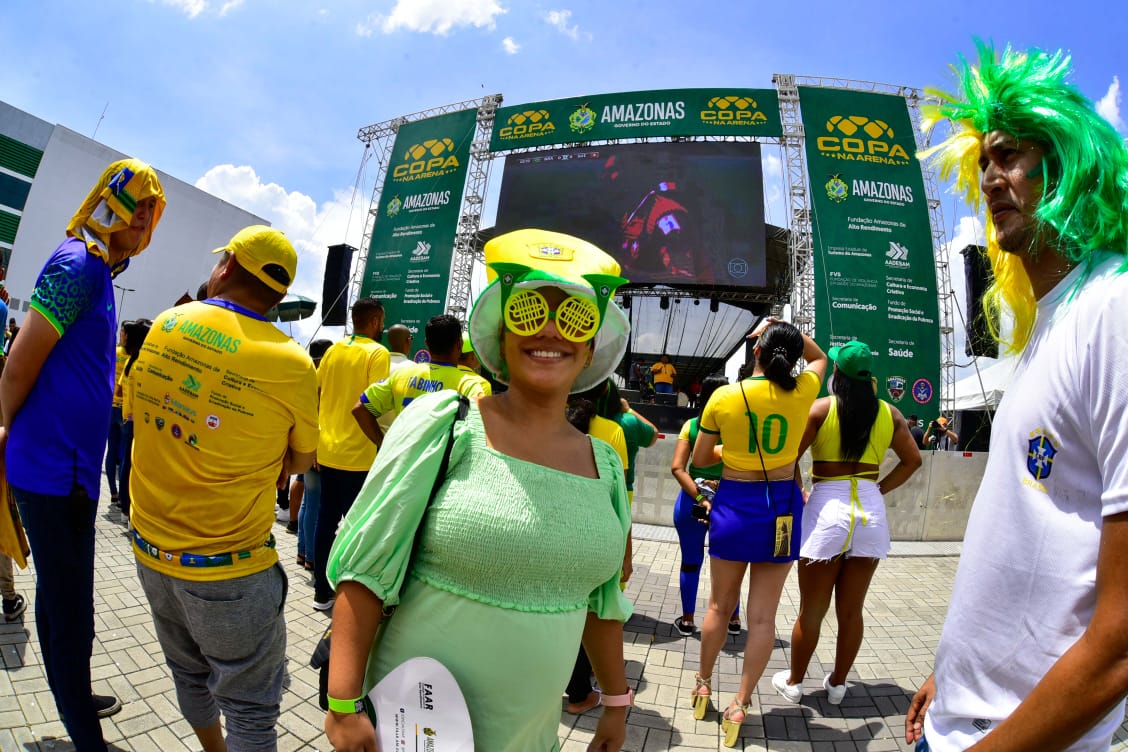Torcedores amazonenses fazem a festa no segundo dia do Copa na Arena   