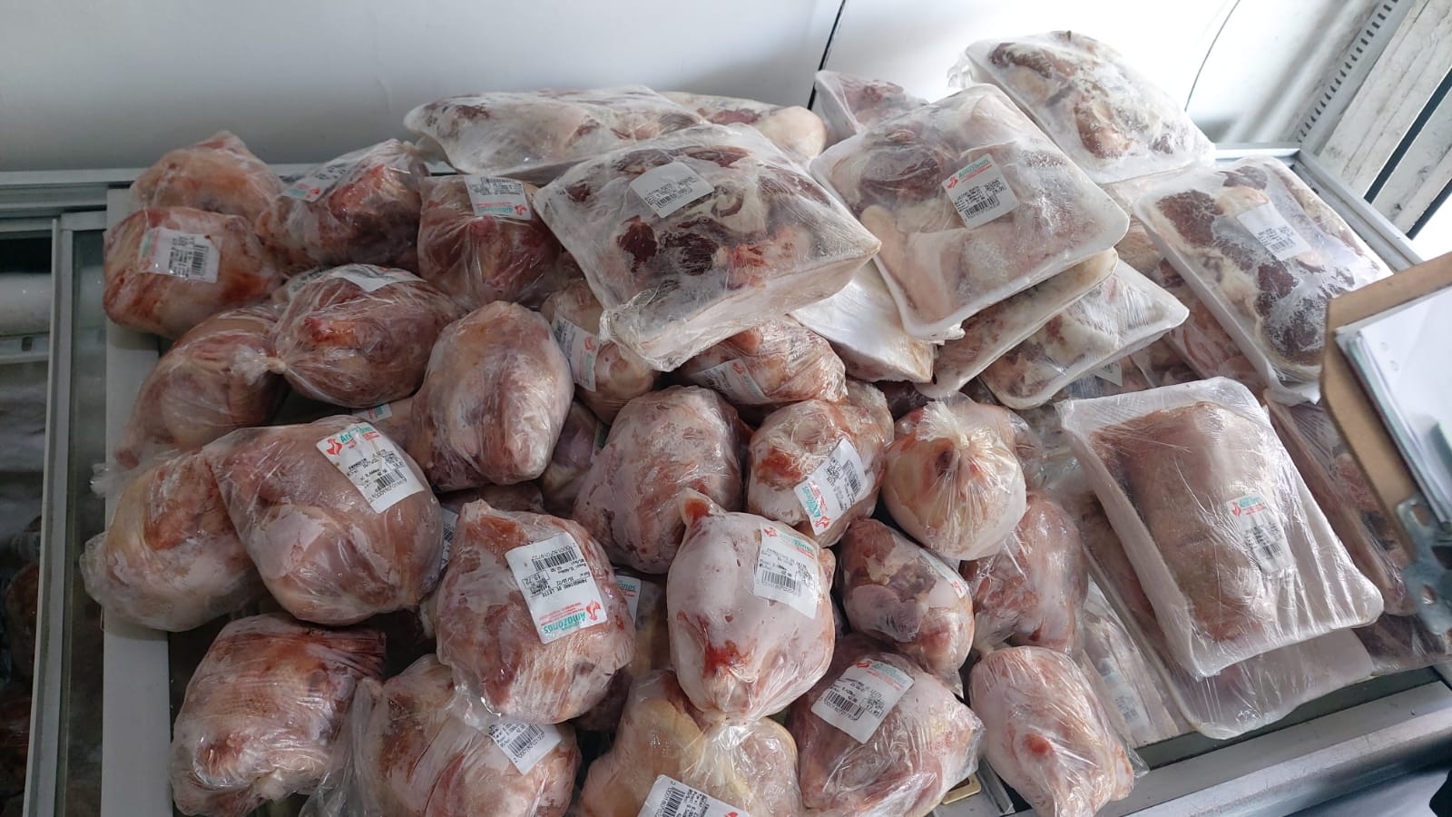 Operação Choque de Ordem Sanitária: PC-AM apreende meia tonelada de alimentos impróprios para consumo
