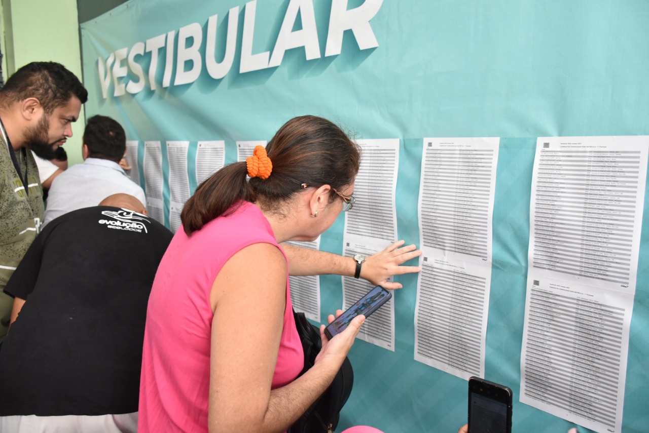 Rede pública estadual de ensino tem mais de 1,1 mil alunos aprovados no vestibular da UEA