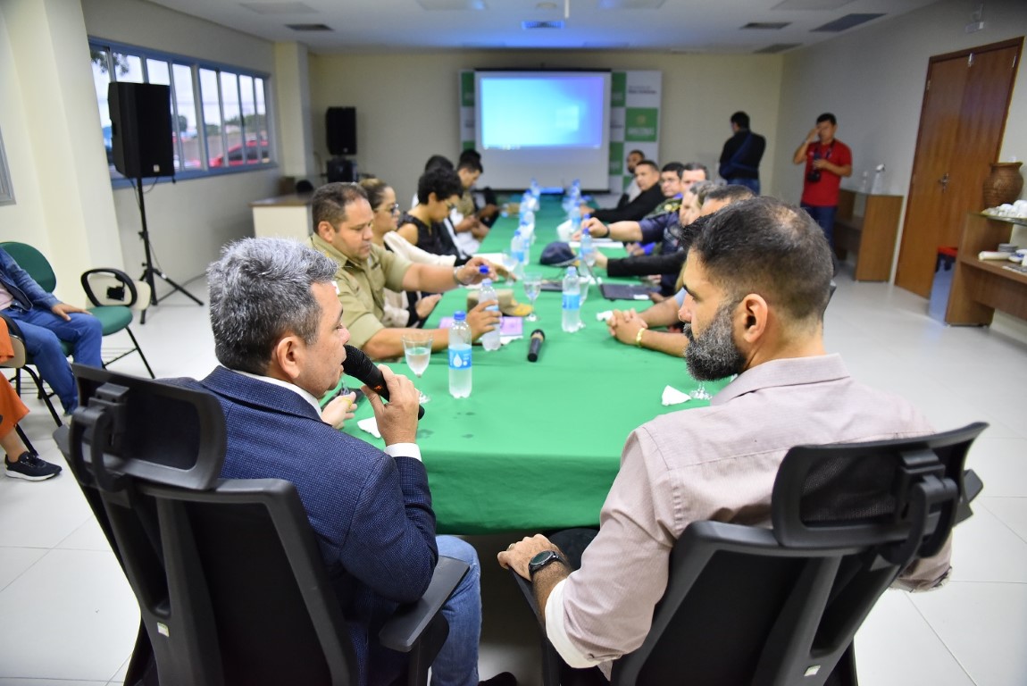 Vice-governador discute ações contra desmatamento e queimadas em reunião na Sema