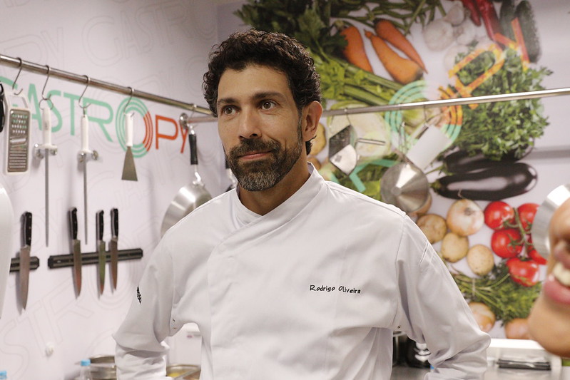 Governo do Amazonas recebe lançamento do projeto GastrOpy com palestra do chef de cozinha Rodrigo Oliveira
