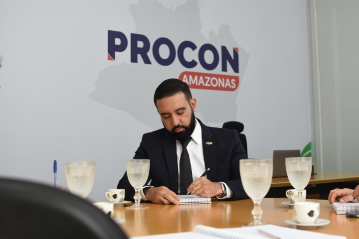 Procon-AM alerta consumidores para o golpe do cartão trocado