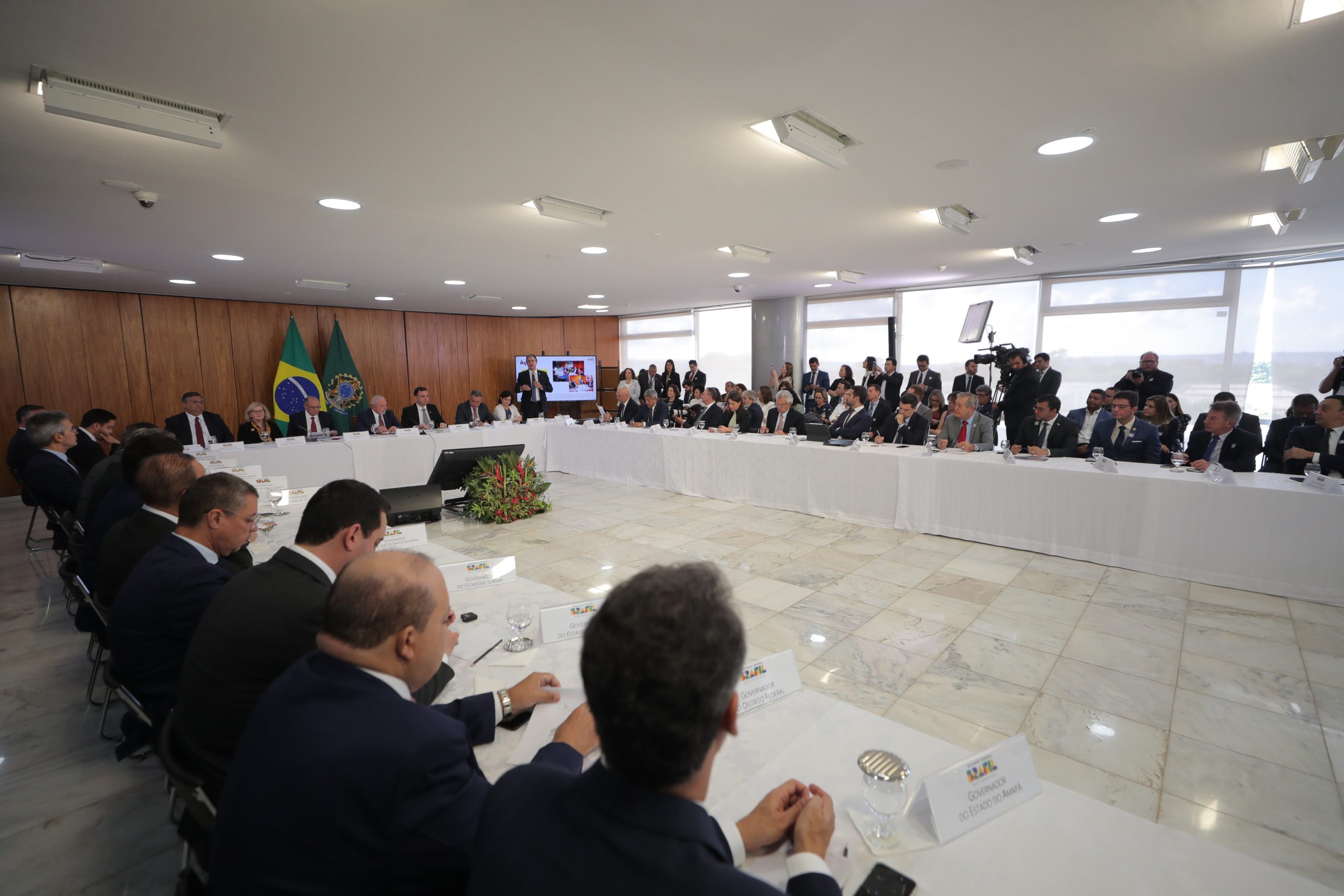 Em reunião no Palácio do Planalto, Wilson Lima destaca que apoio das famílias é fundamental para a segurança escolar