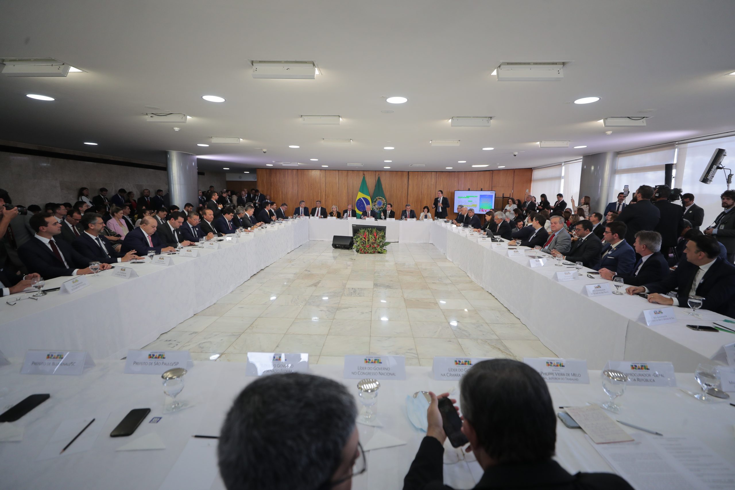 Em reunião no Palácio do Planalto, Wilson Lima destaca que apoio das famílias é fundamental para a segurança escolar