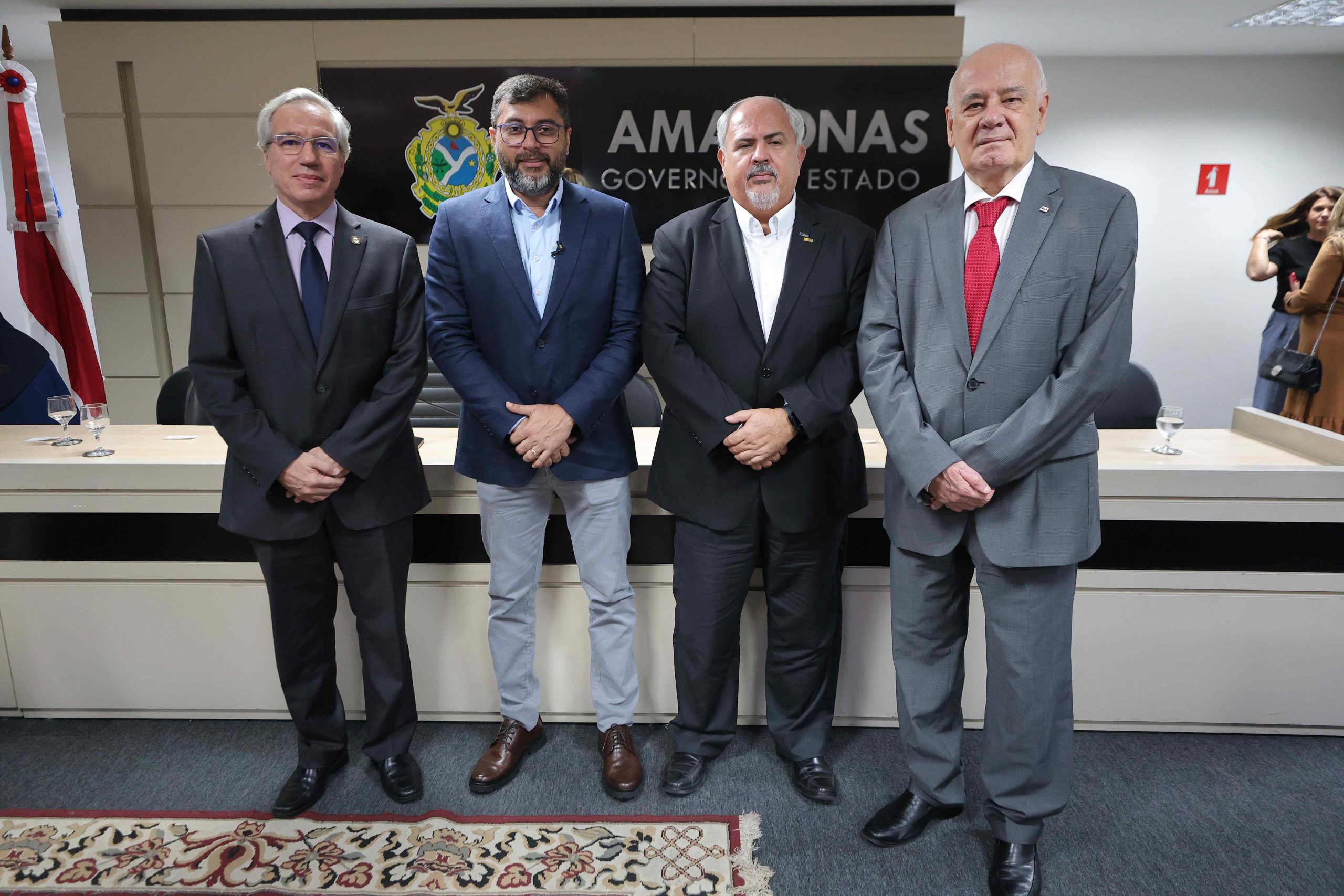 Wilson Lima sanciona lei que possibilita regularização de contribuintes inscritos em dívida ativa com o Estado