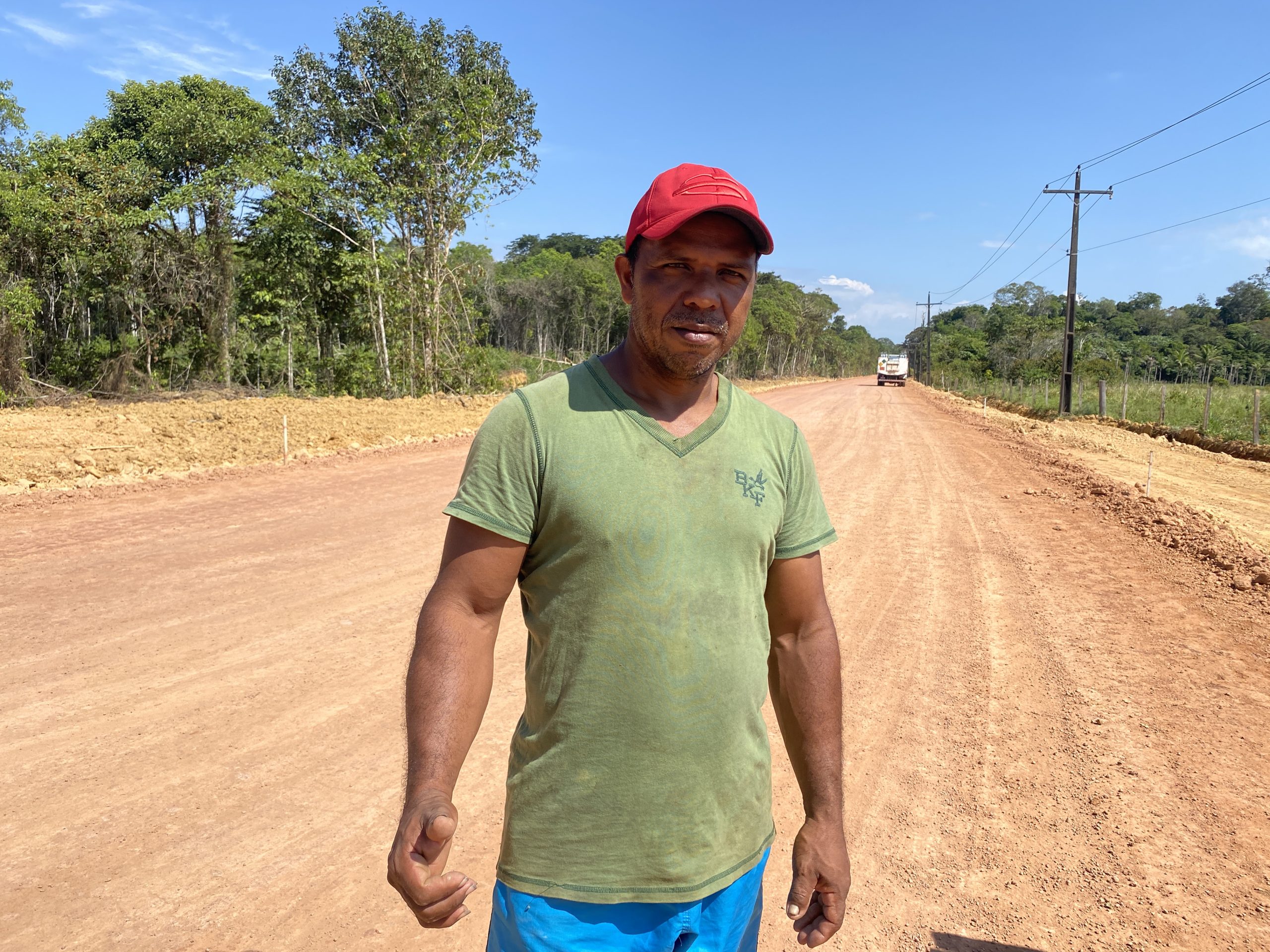 Governo do Amazonas realiza pavimentação do ramal da Cooperativa, na zona rural de Manaus