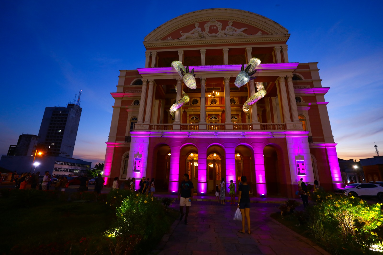 Agosto Lilás: programação chega ao Centro de Manaus com caminhada e iluminação do Teatro Amazonas