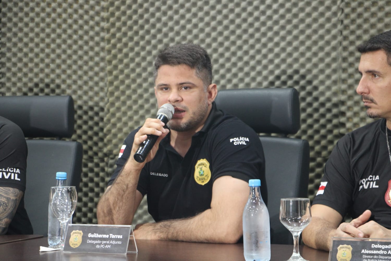 Homem que se passava por menina para obter imagens íntimas de crianças é preso durante operação policial