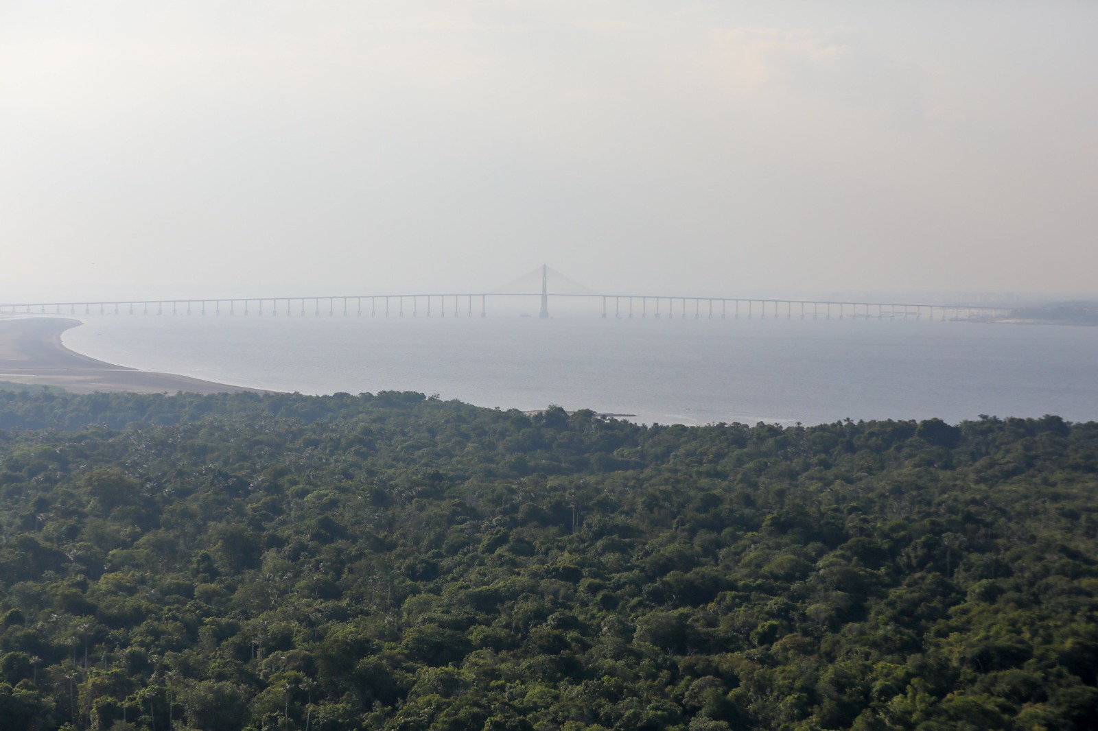 Na região metropolitana, o Governo do Amazonas intensifica combate às queimadas com apoio da Marinha