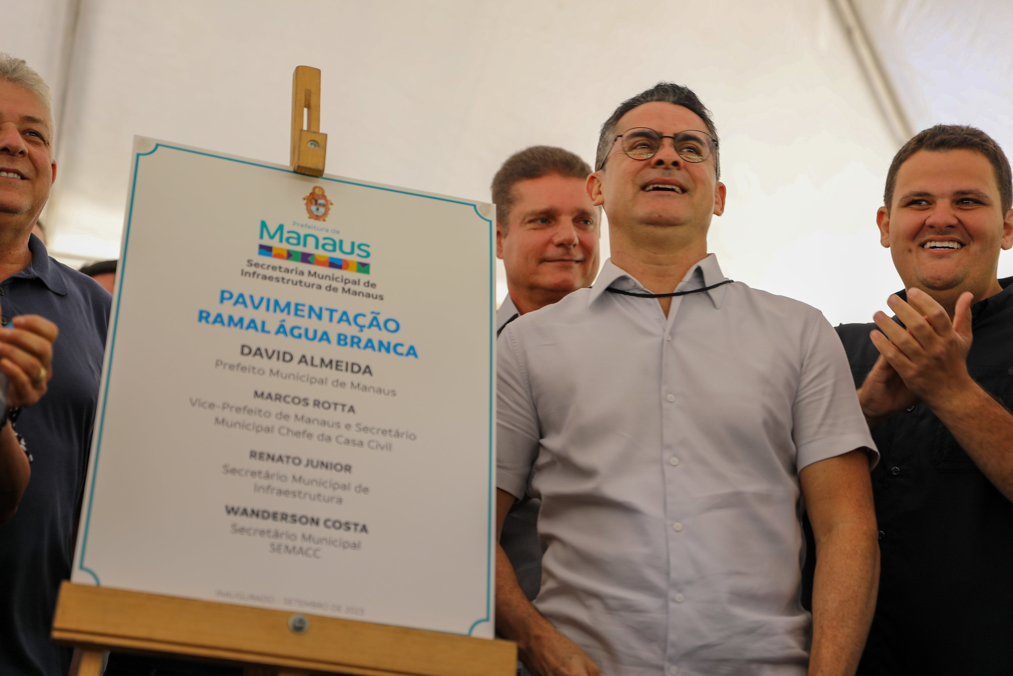Prefeito entrega 10 quilômetros do ramal Água Branca 1 totalmente asfaltado no aniversário de Manaus