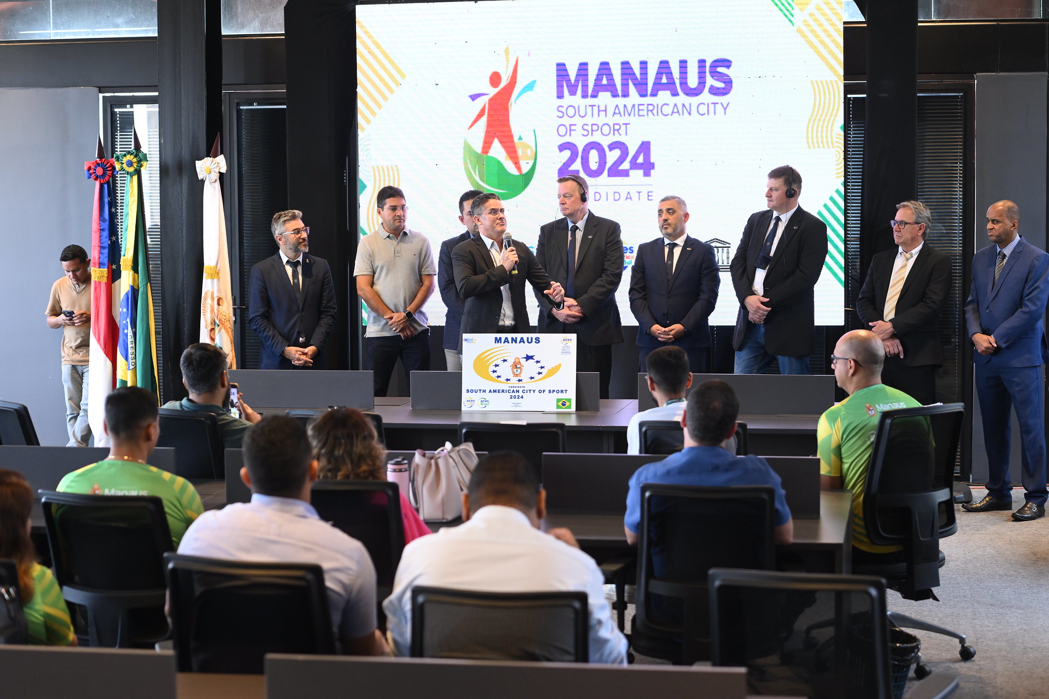 Prefeito recebe Parlamento Europeu e entrega dossiê da candidatura de Manaus à ‘Cidade Sul-Americana do Desporto’