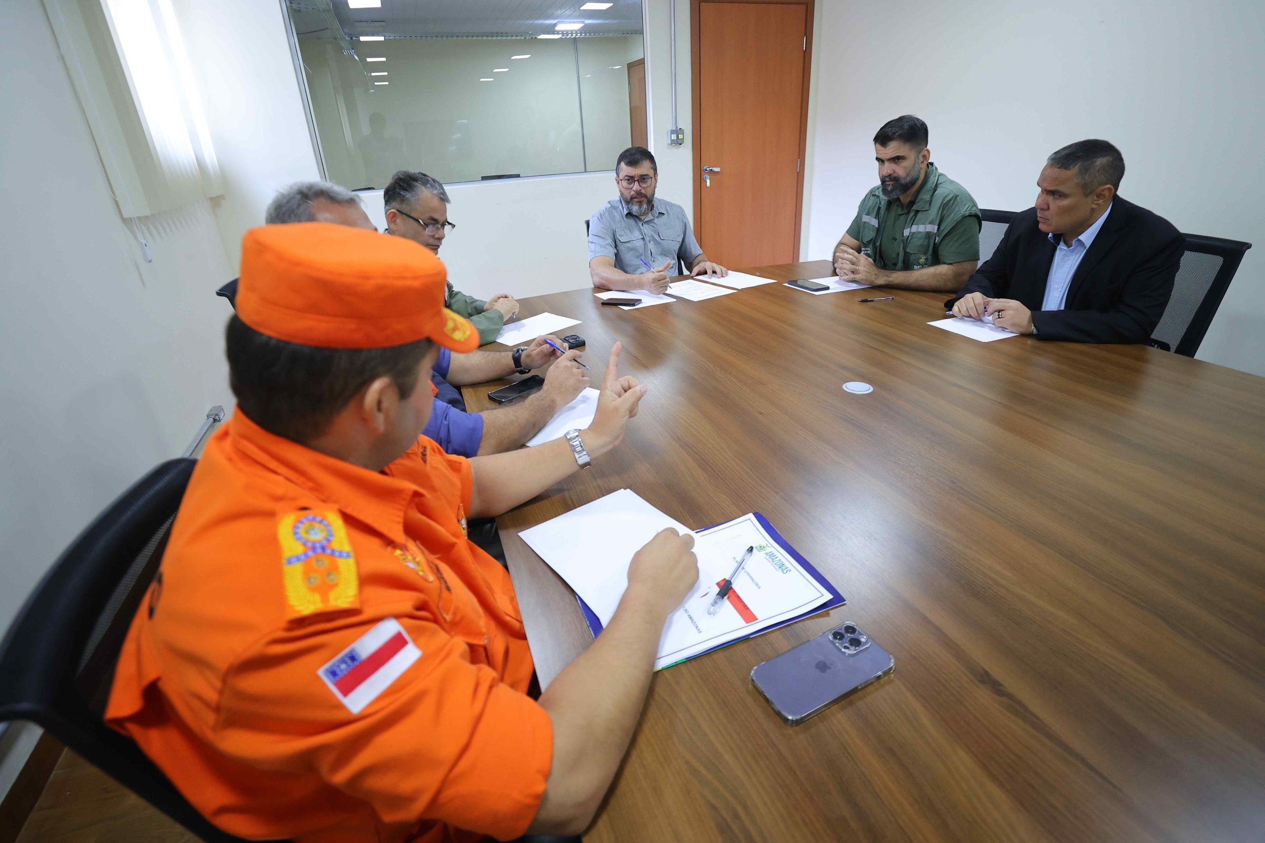 Wilson Lima destaca rigor do estado no combate às queimadas e reforço em ações para minimizar impacto da estiagem