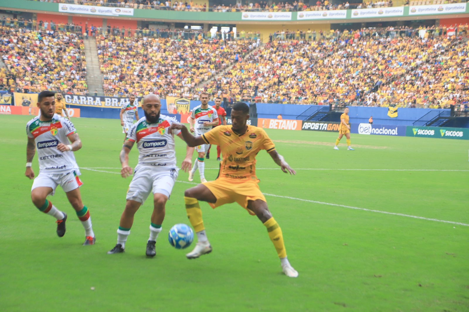 Na Arena da Amazônia, Amazonas FC empata com Brusque no primeiro jogo da final da Série C   