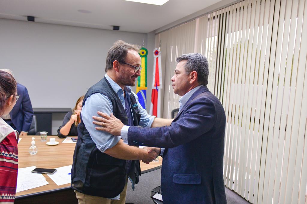 Governo do Amazonas e Unicef estudam medidas para conter impactos das mudanças climáticas na saúde de crianças