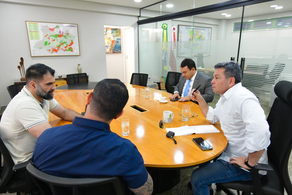 Governo do Amazonas alinha endurecimento de punição a responsáveis por queimadas ilegais