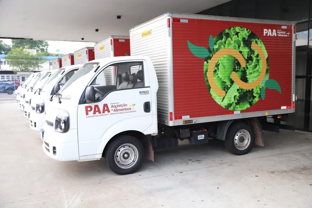 Governo do Amazonas recebe cinco caminhões baú para apoiar o escoamento da produção rural