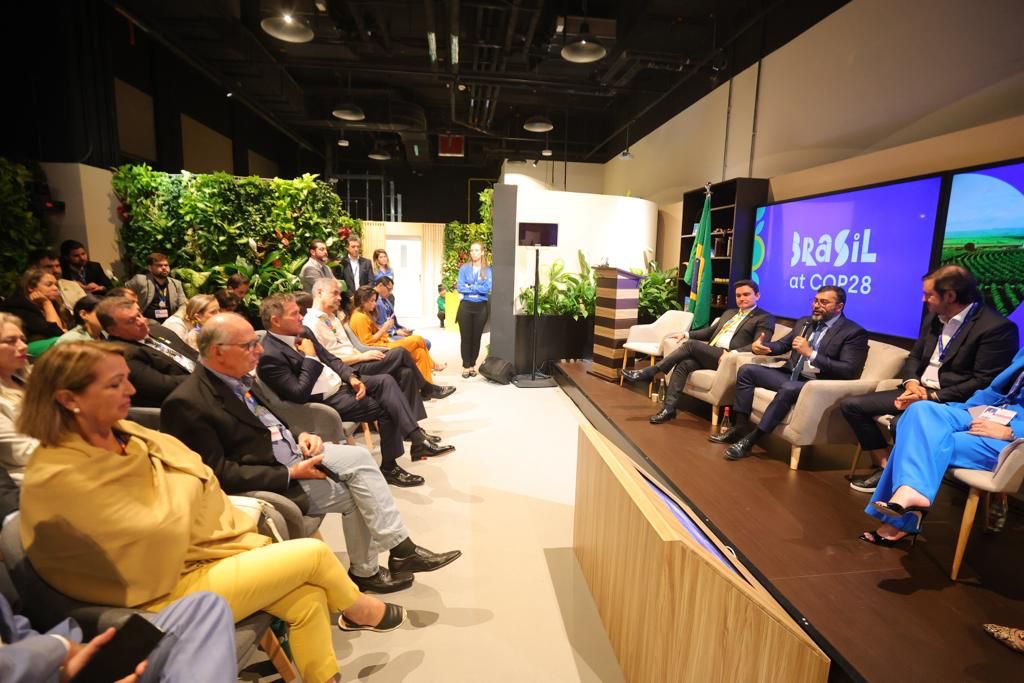 COP 28: Wilson Lima defende que população deve ser beneficiada por conservar 97% da cobertura florestal do Amazonas