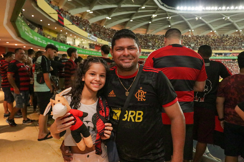 Torcedores amazonenses comemoram jogo entre Flamengo e Audax-RJ na Arena da Amazônia