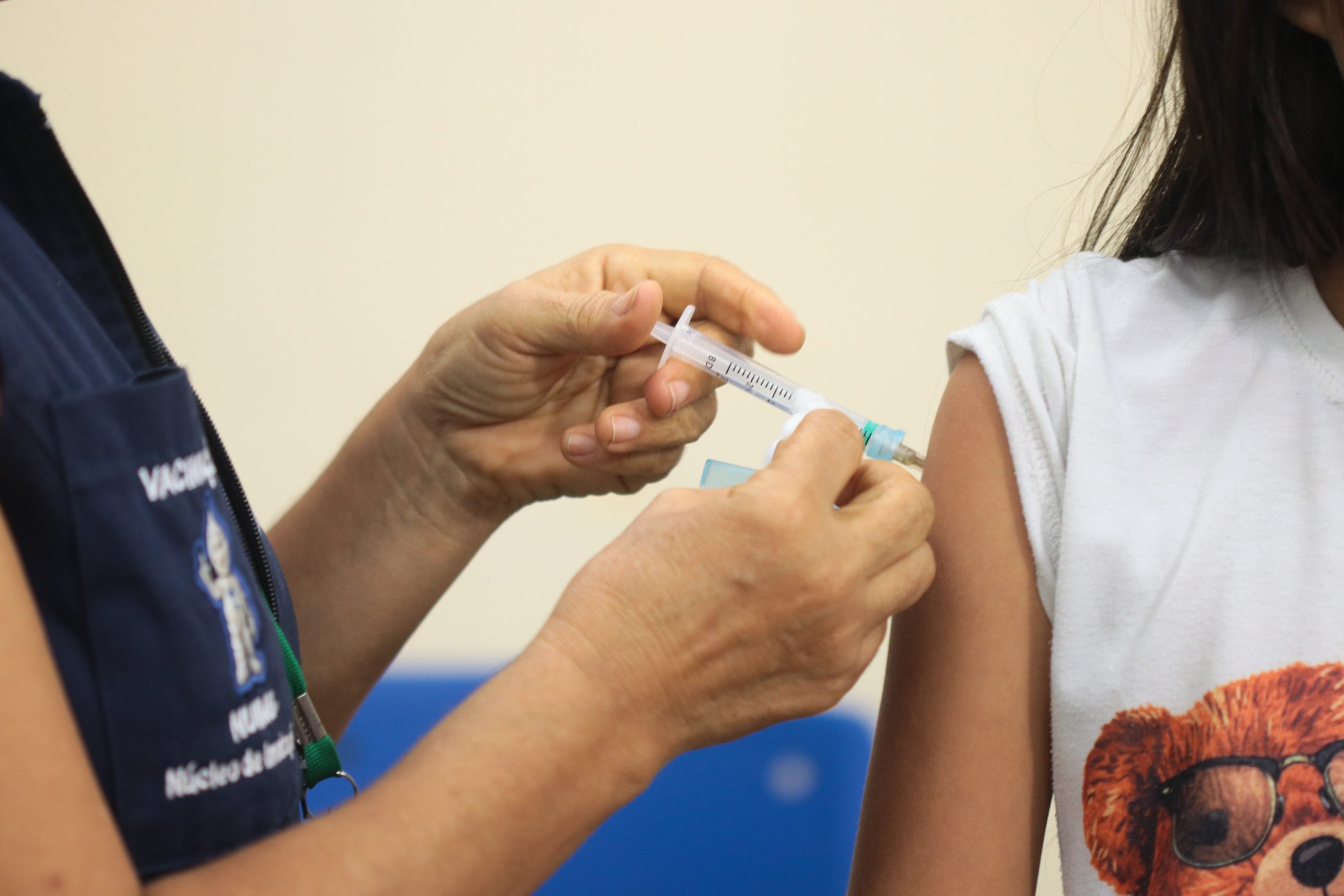 Prefeitura abre vacinação contra a dengue com a meta de alcançar mais de 60 mil crianças em Manaus