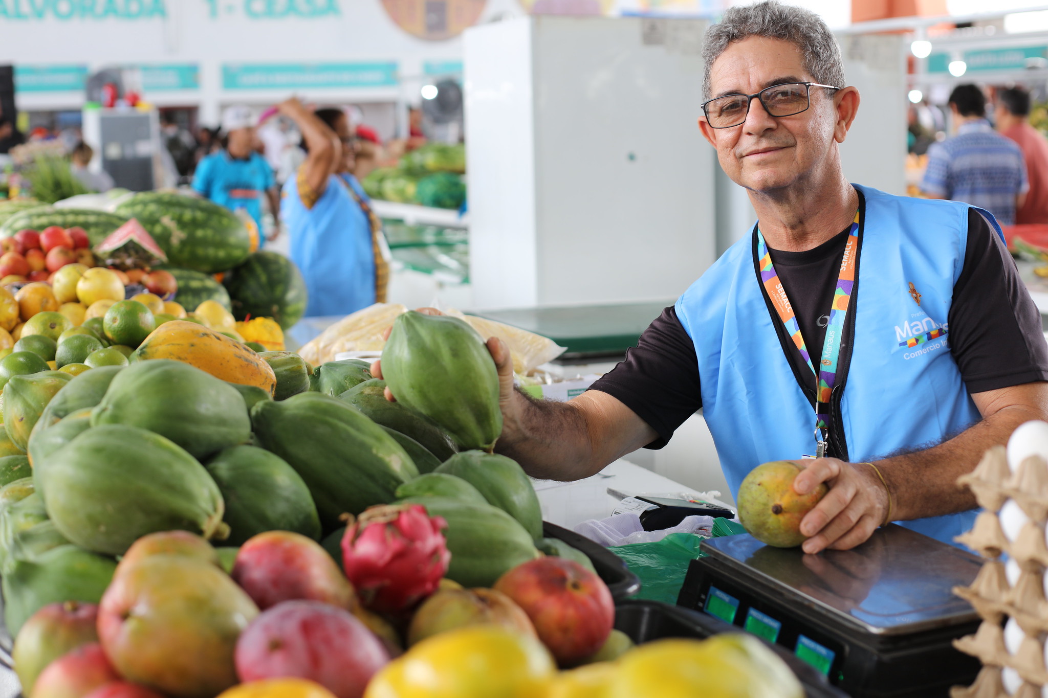 Após quase 30 anos sem reforma, prefeito entrega feira coberta do Alvorada 1 modernizada, segura e humanizada