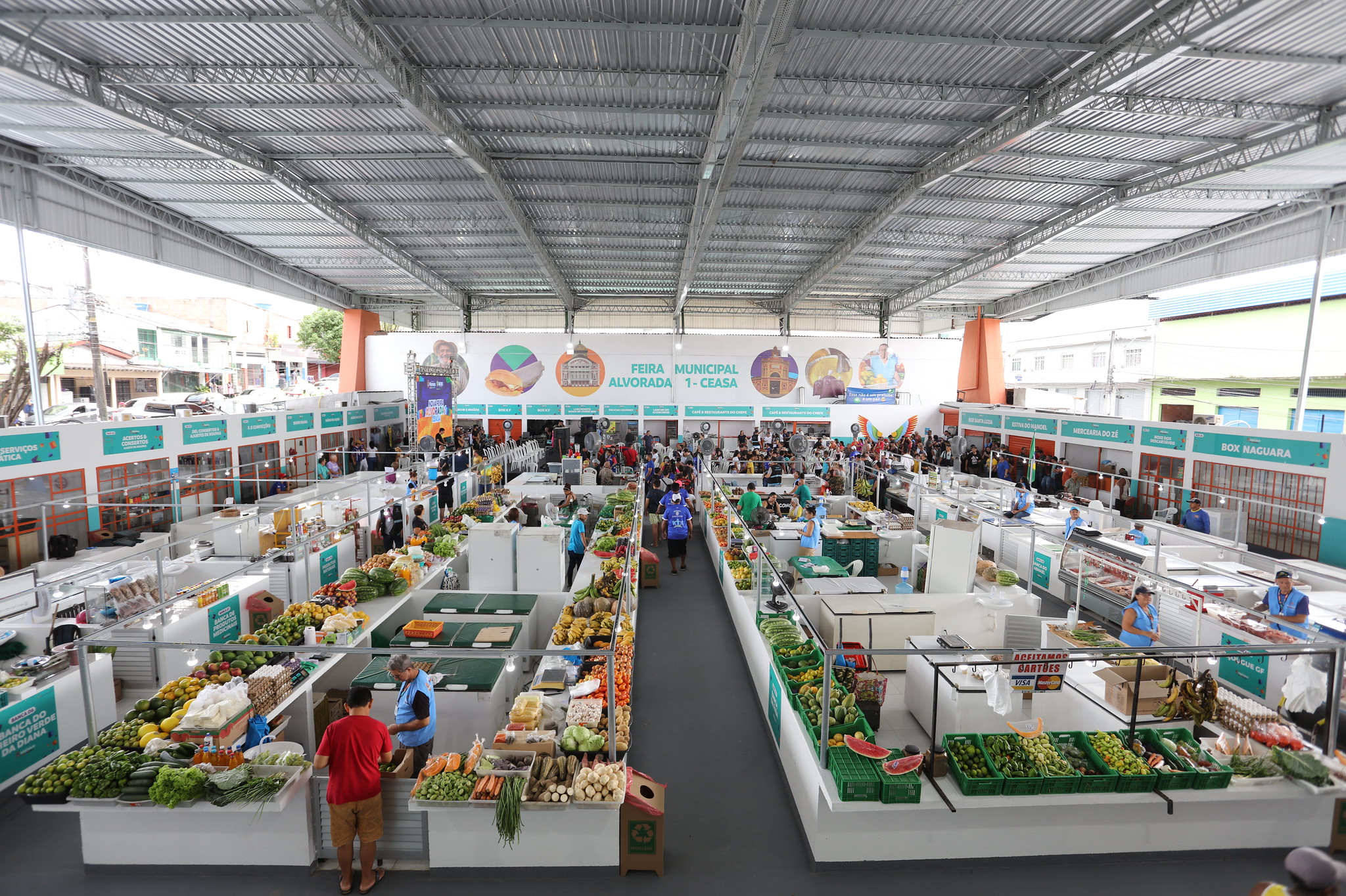 Após quase 30 anos sem reforma, prefeito entrega feira coberta do Alvorada 1 modernizada, segura e humanizada