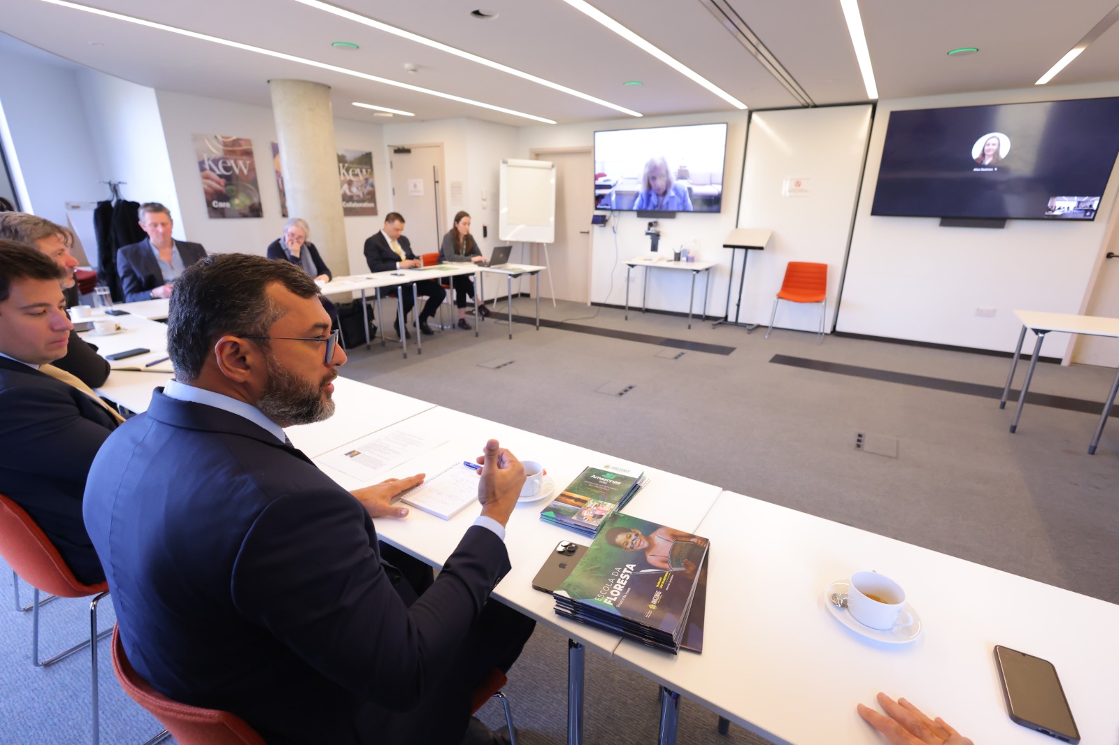 Em Londres, Wilson Lima busca parceria com iniciativa criada por Rei Charles 3º para investir em projetos sustentáveis no Amazonas