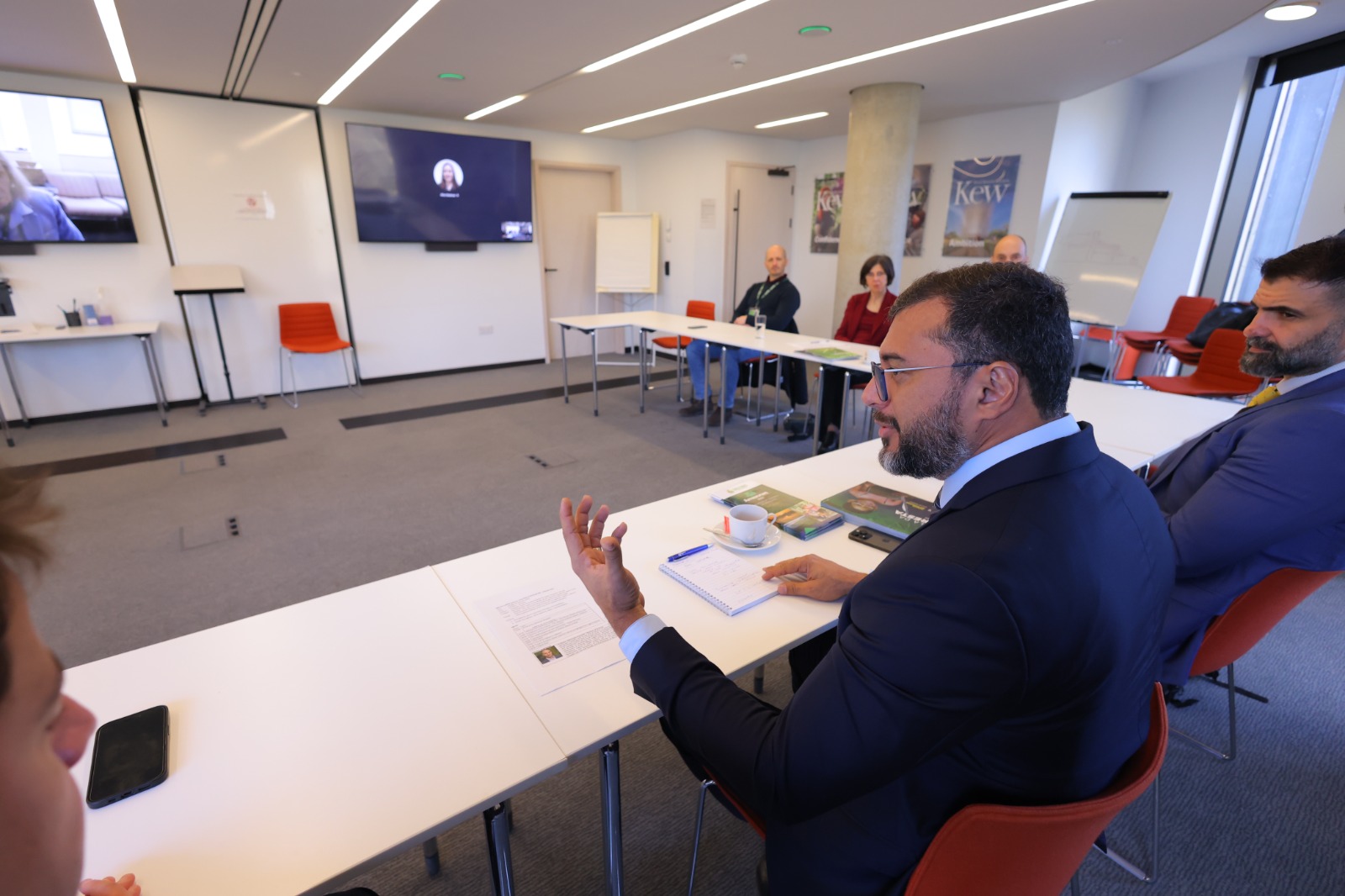 Em Londres, Wilson Lima busca parceria com iniciativa criada por Rei Charles 3º para investir em projetos sustentáveis no Amazonas