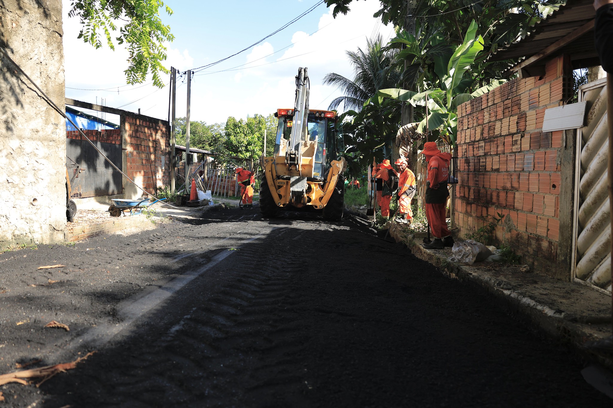 Programa ‘Asfalta Manaus’ beneficia nova rua da comunidade Cristo Rei que há 20 anos não recebia serviços de infraestrutura