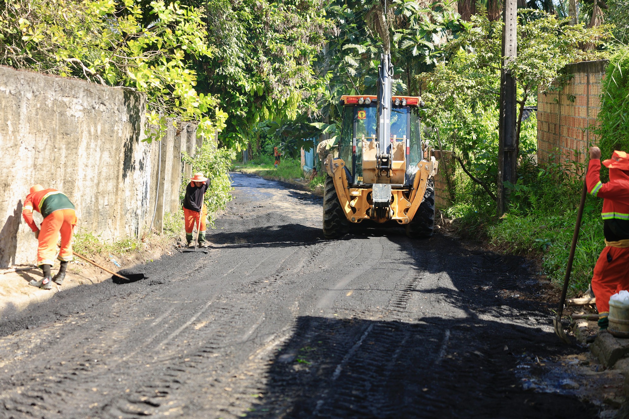 Programa ‘Asfalta Manaus’ beneficia nova rua da comunidade Cristo Rei que há 20 anos não recebia serviços de infraestrutura