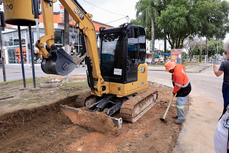 Durante vistoria a trecho em obras no Japiim, secretário anuncia estender soluções para ‘gargalos’ no trânsito em Manaus