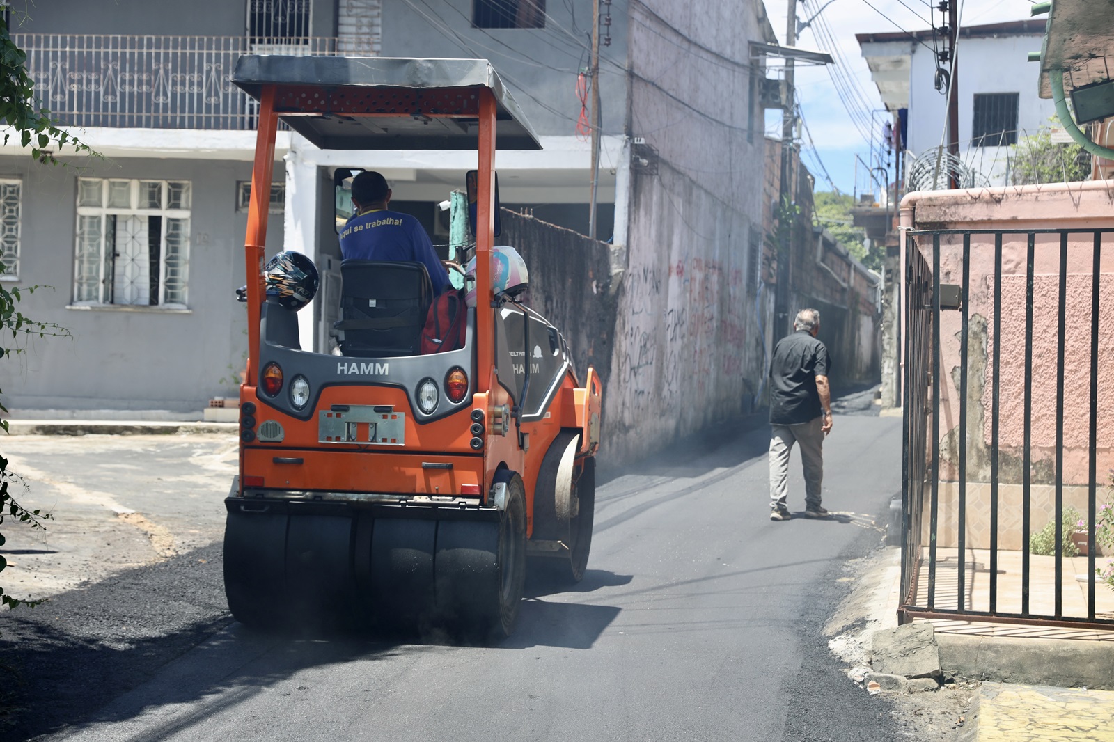Prefeitura de Manaus avanço na recuperação asfáltica do beco São Bernardo