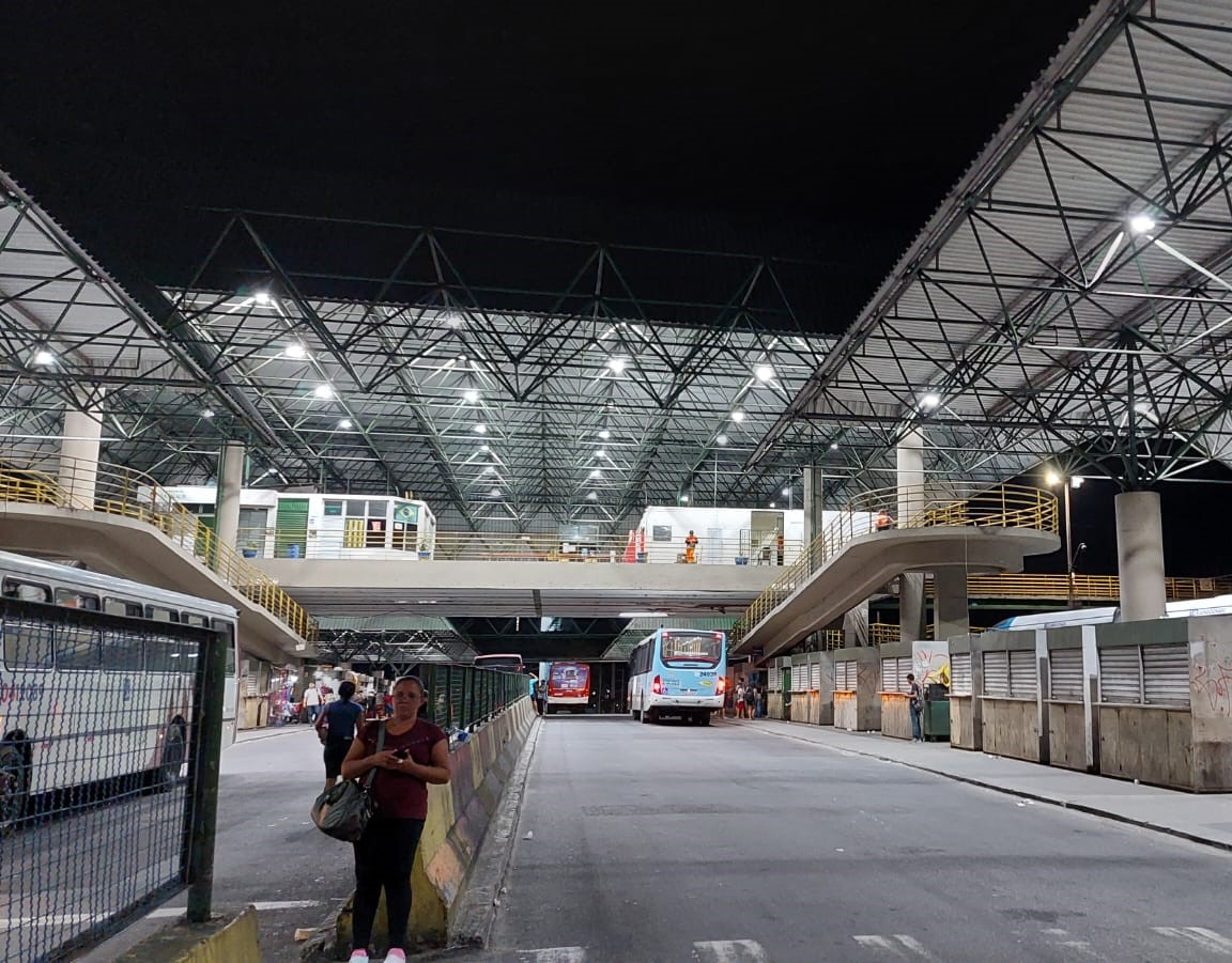 Prefeitura implanta iluminação de Led no T4 e garante segurança aos passageiros de ônibus