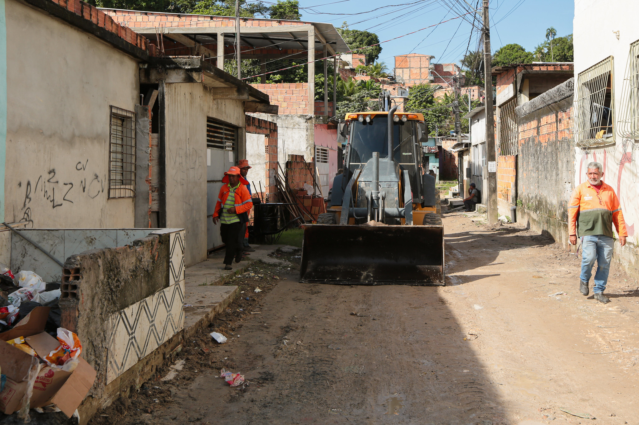 Prefeito anuncia chegada do ‘Asfalta Manaus’ no Cidade de Deus
