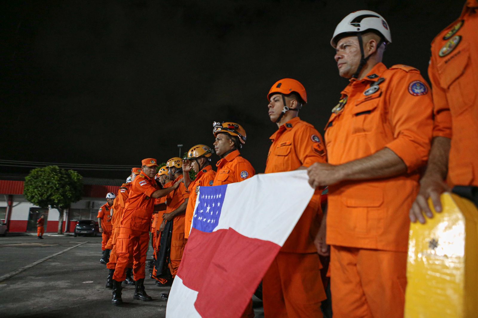 Bombeiros do Amazonas partem para ação de ajuda humanitária ao Rio Grande do Sul