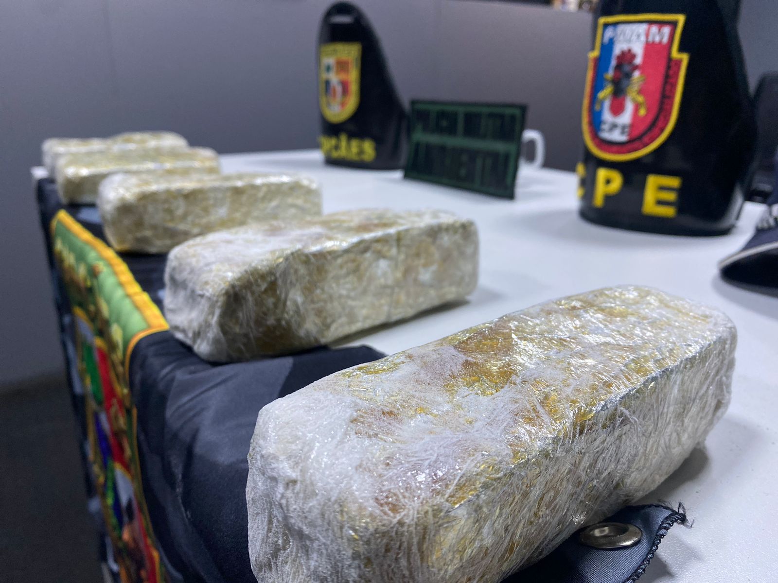 Base Arpão 2: PMAM apreende maconha camuflada em meio à goma e farinha de mandioca