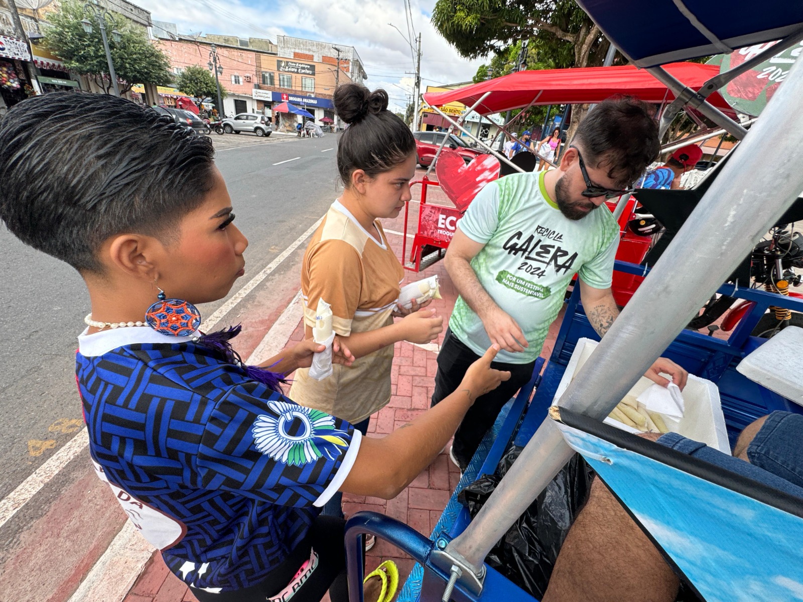 ECOrota do ‘Recicla, Galera’ inova ao trocar recicláveis por flal