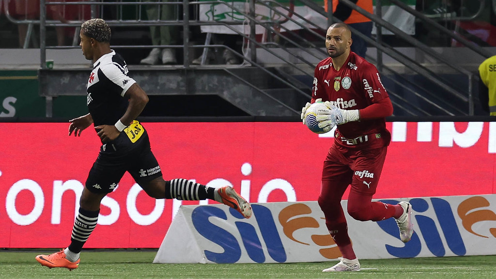 Palmeiras vence Vasco e alcança 11 jogos sem derrota para o rival carioca
