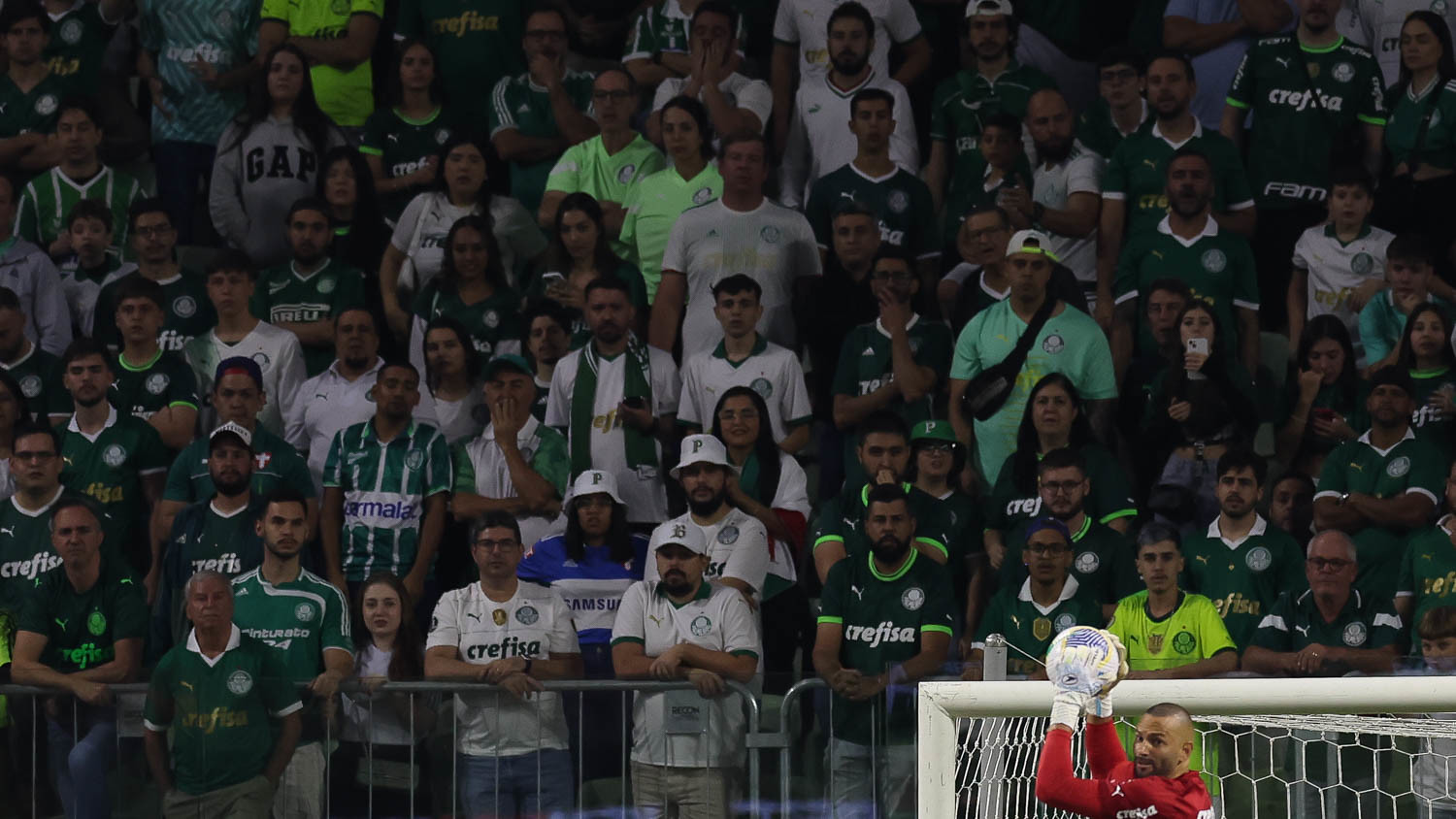 Palmeiras vence Vasco e alcança 11 jogos sem derrota para o rival carioca