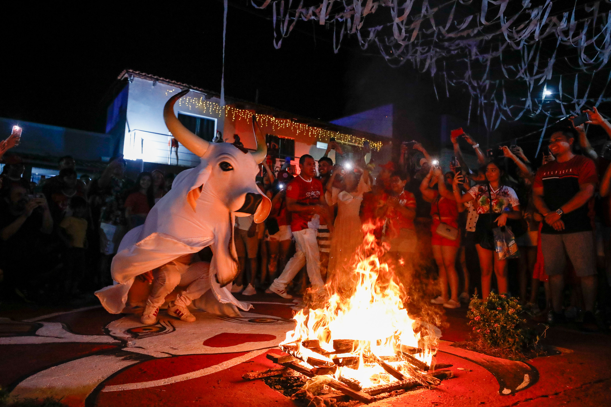 Tradicional Ladainha do Boi Garantido atrai multidão para cumprir a promessa do fundador e aniversário do bumbá