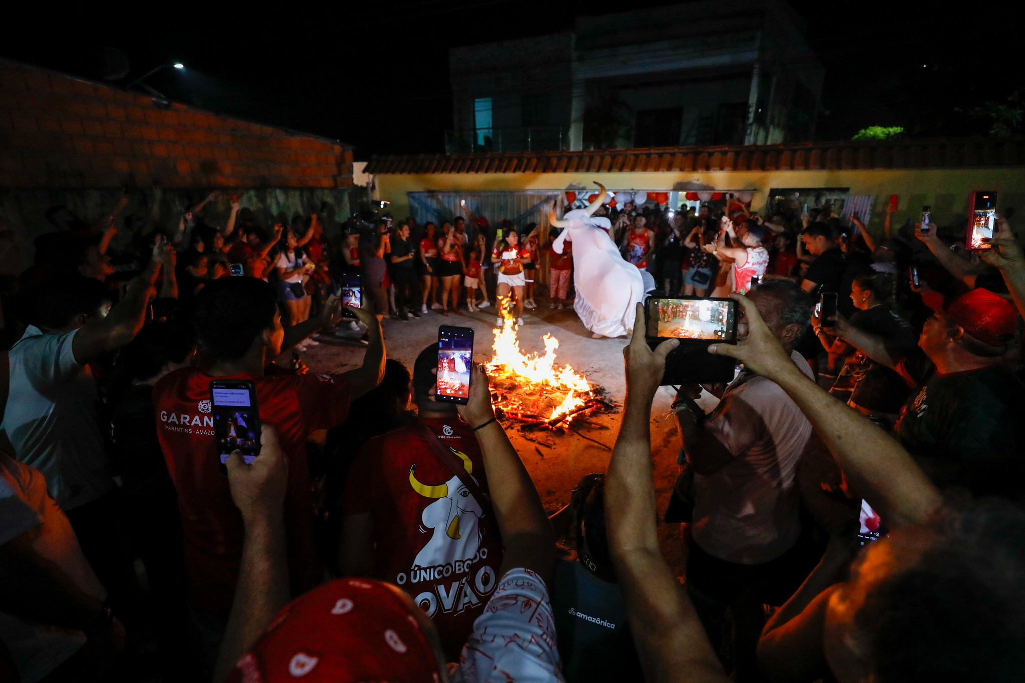 Tradicional Ladainha do Boi Garantido atrai multidão para cumprir a promessa do fundador e aniversário do bumbá