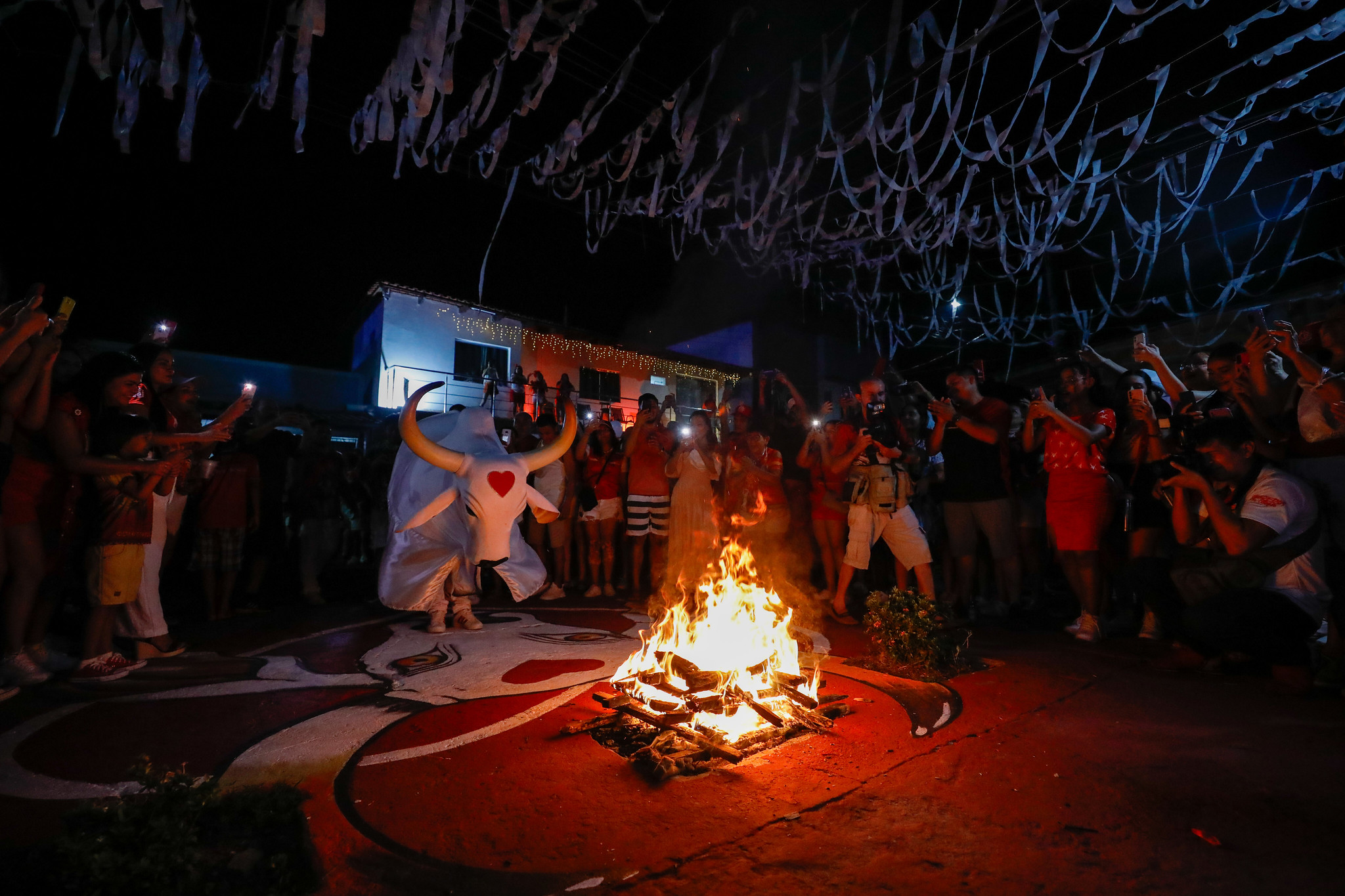 Tradicional Ladainha do Boi Garantido atrai multidão para cumprir a promessa do fundador e aniversário do bumbá