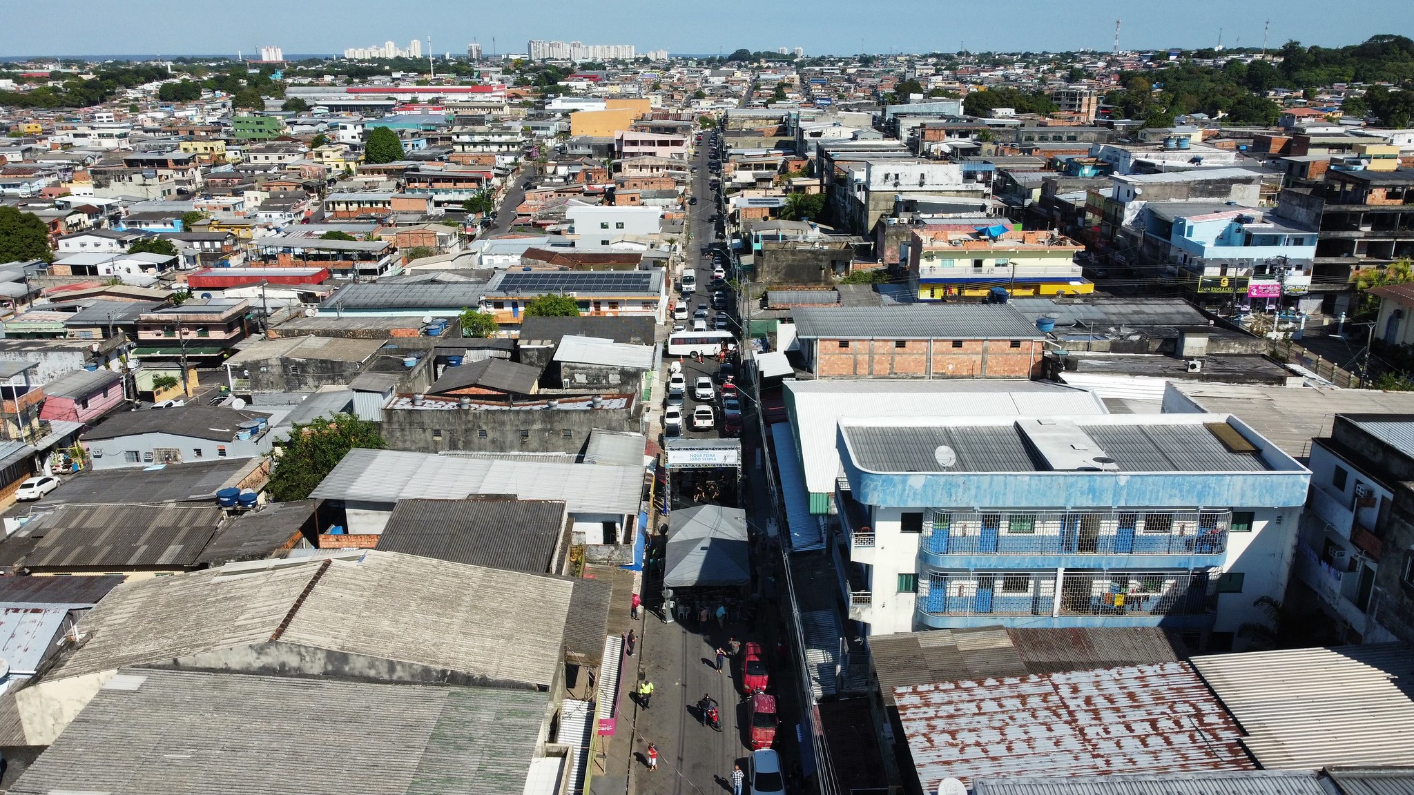Prefeitura entrega nova feira municipal João Sena, no Alvorada